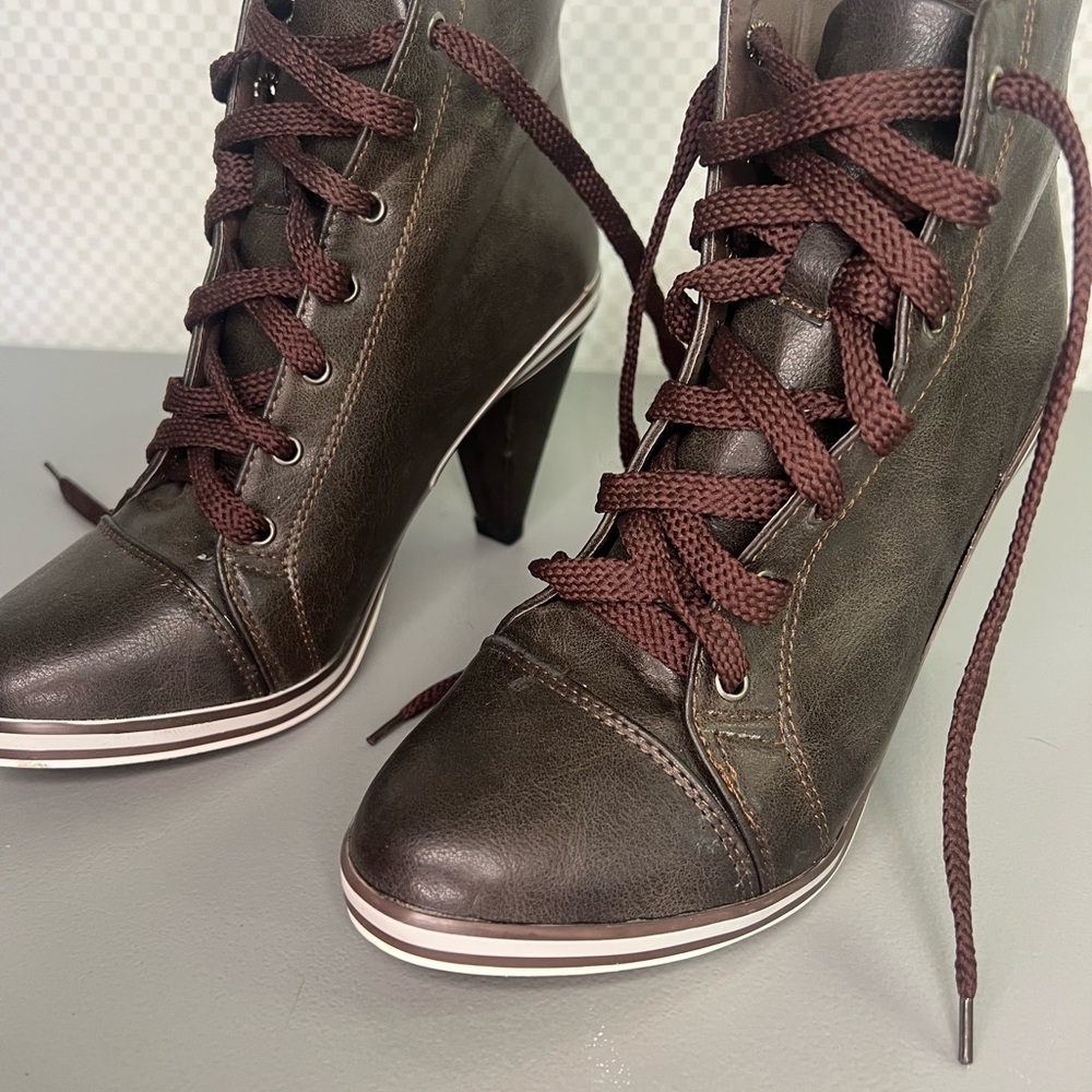 Reneeze Brown Lace Up High Heel Ankle Boots Faux Leather Size 6